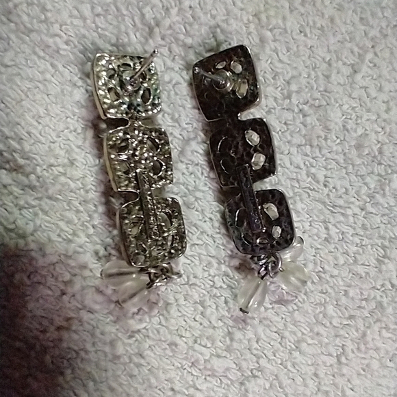 Silvertone square white stone dangle earrings no backs - Picture 3 of 3
